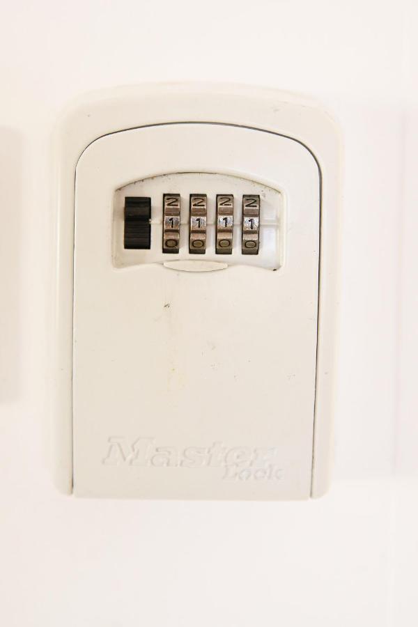 Spacious 2 Bedroom Appartment Near Mall -Internet 1Gbps パ フォス エクステリア 写真